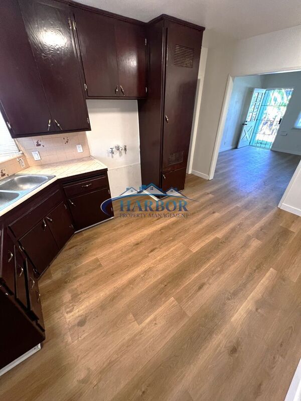 Building Photo - 10019 S Felton Ave