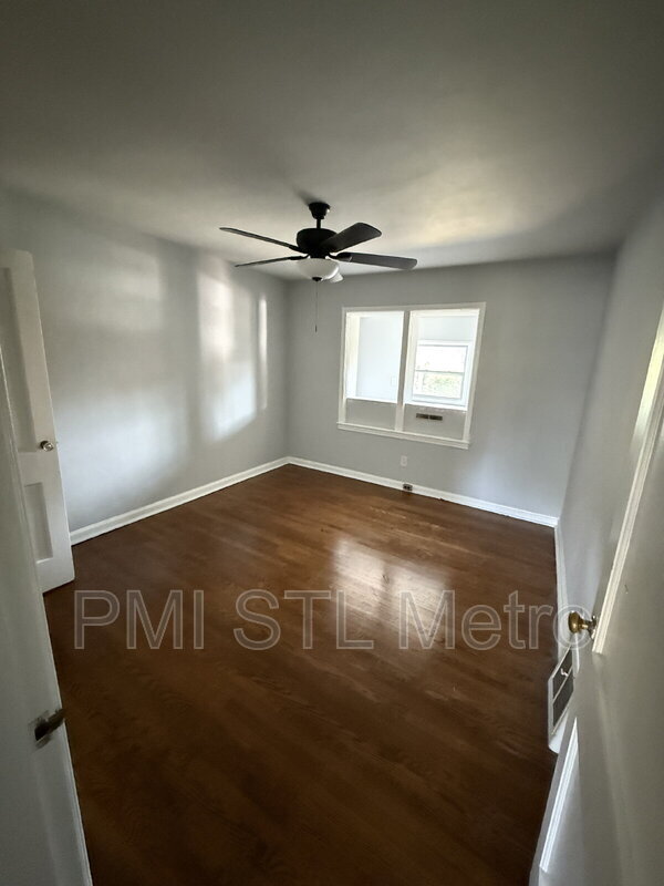 Building Photo - 4952-4956-4956 Oleatha Ave