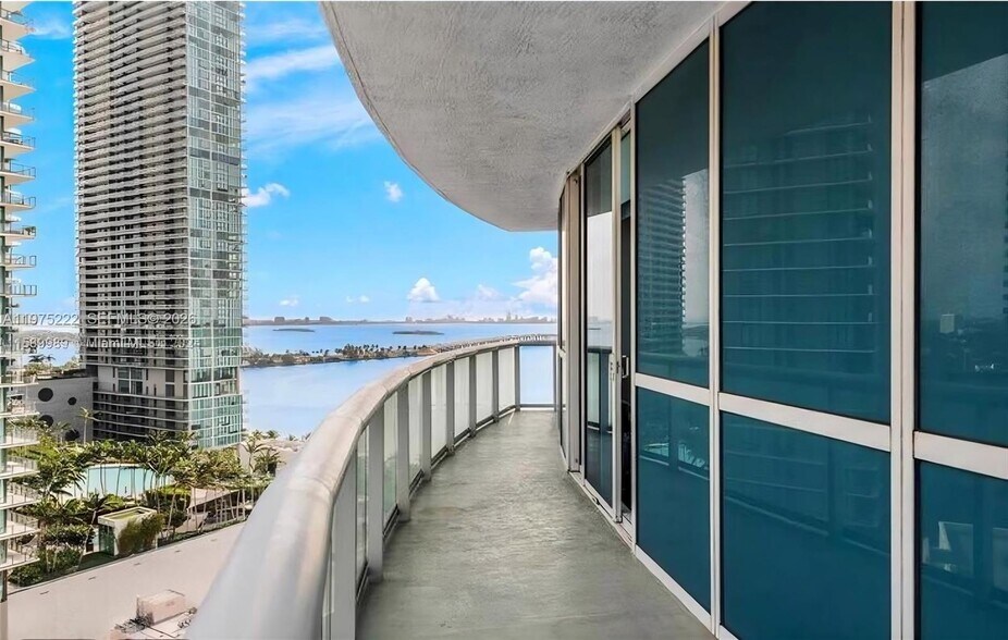 Building Photo - 480 NE 30th St