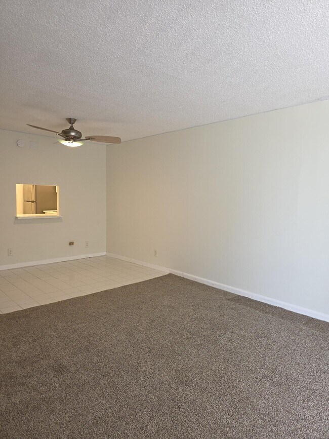 Building Photo - 470 Executive Center Dr