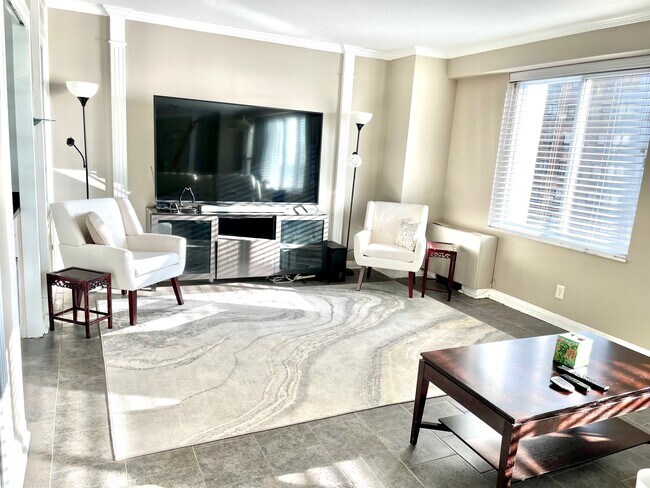 Building Photo - 900 S Hanley Rd