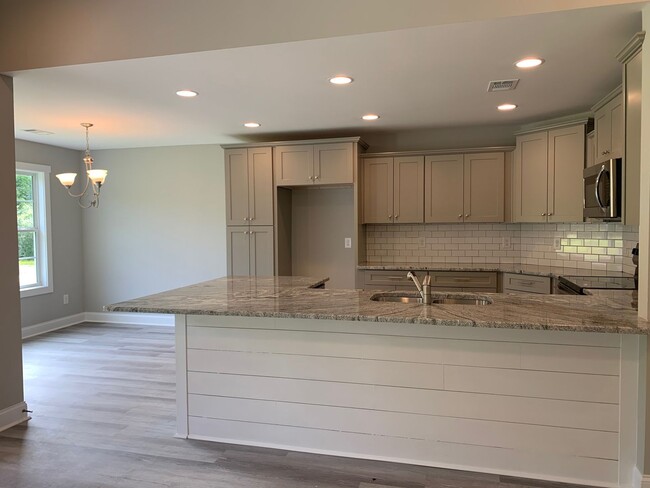 Building Photo - Beautiful Home Available in Opelika!
