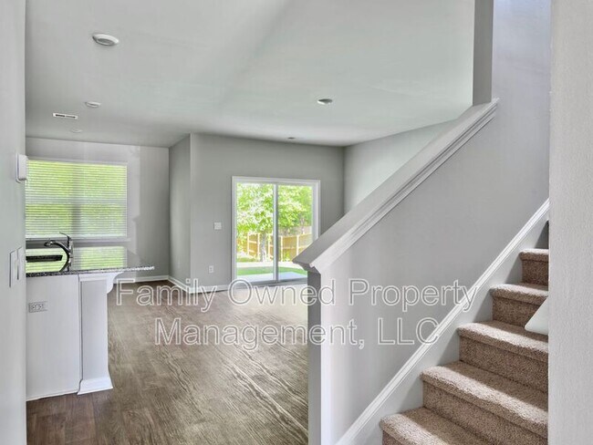 Building Photo - 422 Blue Elderberry Run