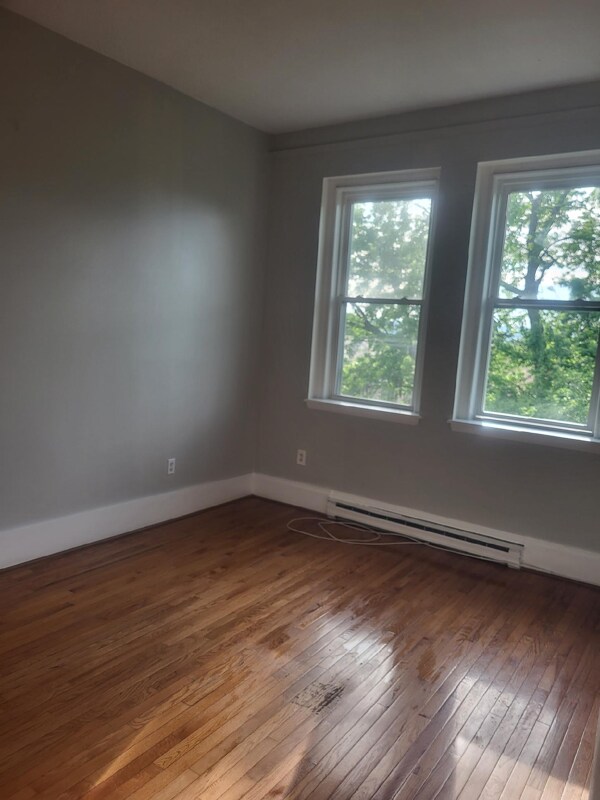 Building Photo - 1675 avenue b Ave