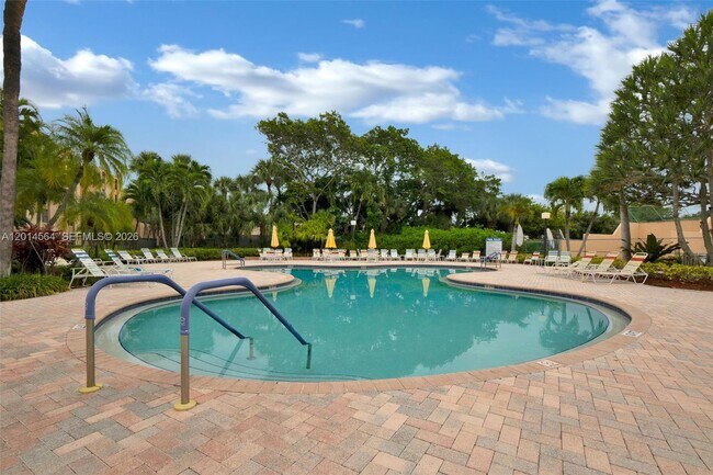 Building Photo - 500 Egret Cir