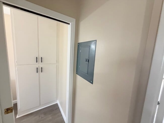 Building Photo - 414 N San Gabriel Ave