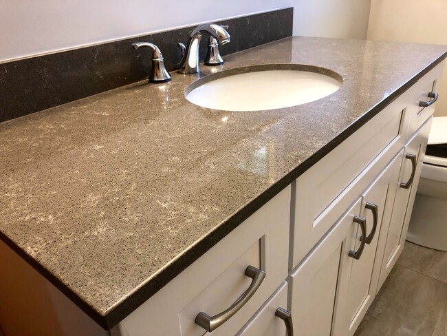 Building Photo - Updated 3Bed/2Bath Home For Rent Brookfield! 2 Car Attached Garage