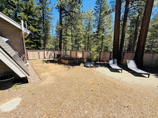 Building Photo - 3 bed 2 bath home for rent in South Lake Tahoe