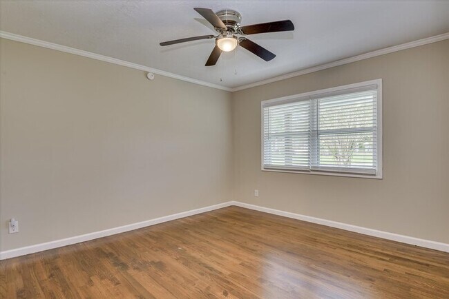 Building Photo - 3602 Kentwood Dr