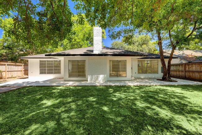 Building Photo - 5519 Sheraton Oaks Dr