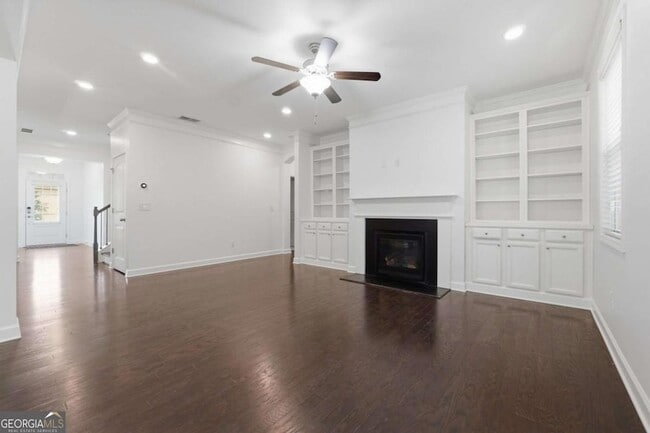 Building Photo - 4865 Alexandria Ave