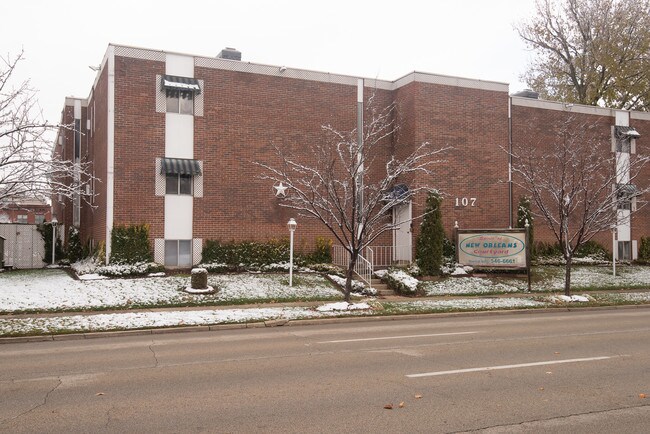 Building Photo - 107 W Lawrence Ave