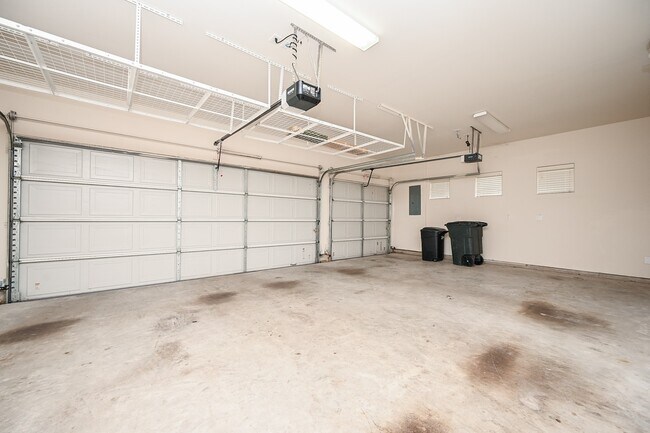 Building Photo - 9546 London Bridge Station