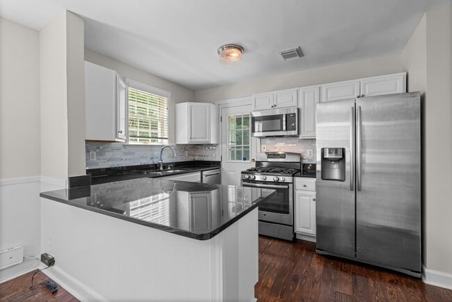 Building Photo - 3 Bed 3 Bath - Bethesda Colonial - Move-In...
