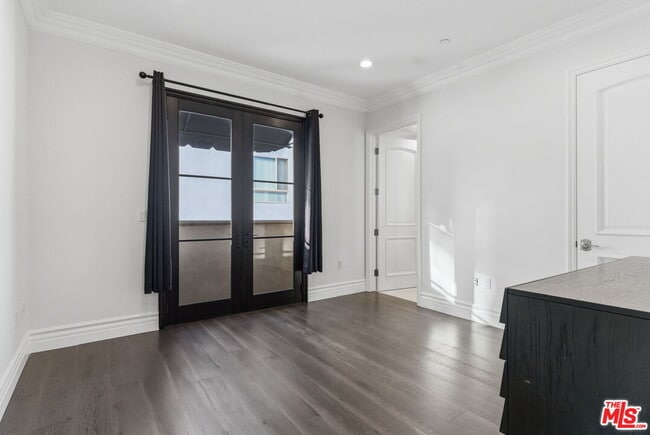 Building Photo - 462 S Maple Dr