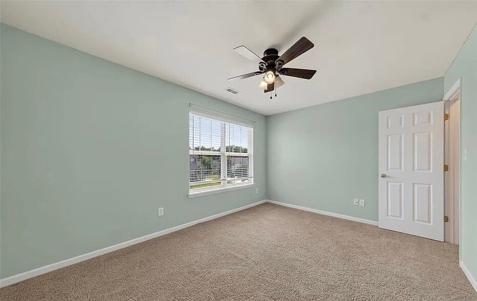 Building Photo - 607 Spring Mnr