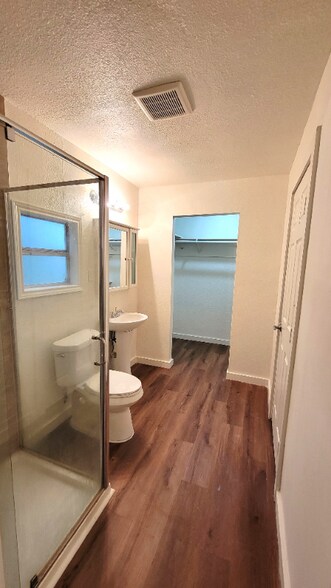 Building Photo - 2100 Hill Top Ct