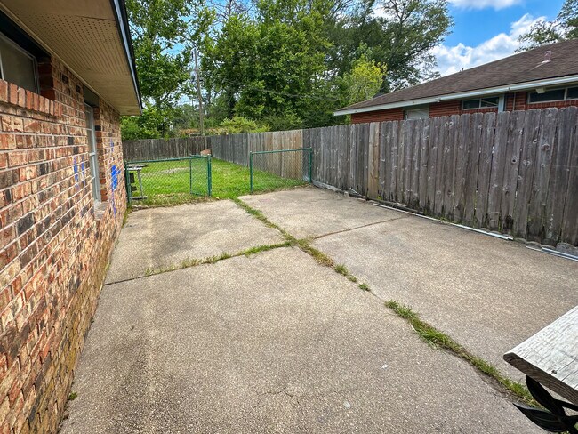 Building Photo - 105 Felder Dr