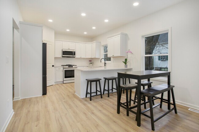 Building Photo - 174 N Monroe St