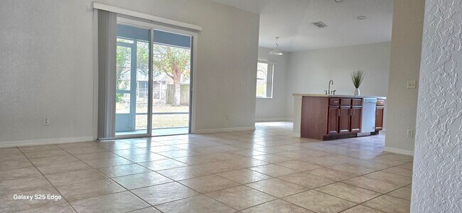 Building Photo - 1061 SW Charcoal Ave