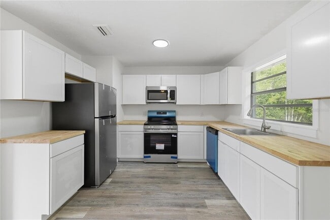 Building Photo - 3717 SW Idlewild St