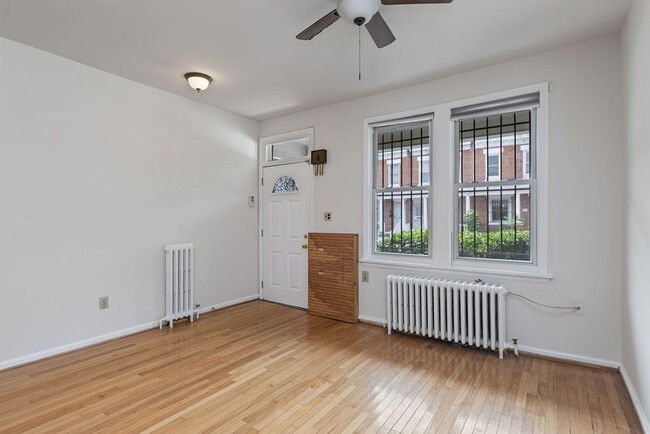 Building Photo - Cozy 3 Bed near metro!  Apply today for sa...