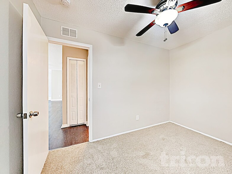 Building Photo - 816 Centerwood Ct
