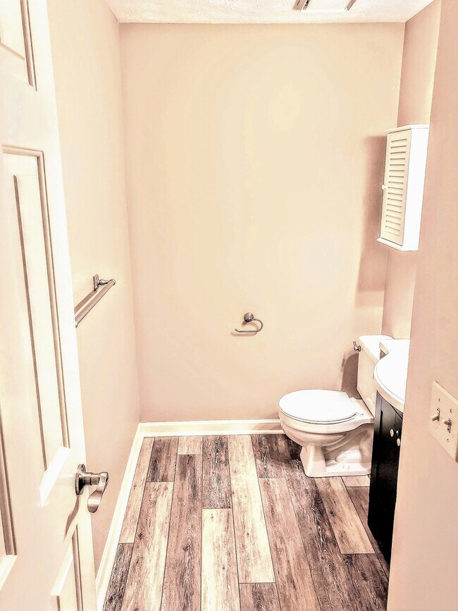 Building Photo - 6509 Blossomwood Cir NE