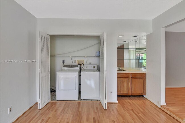 Building Photo - 1472 SW 26th Ave
