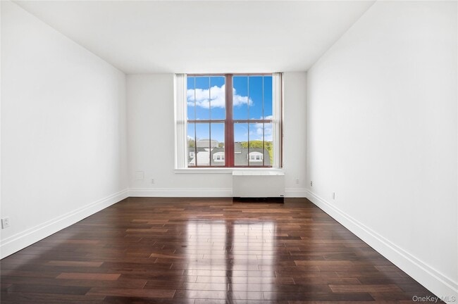 Building Photo - 1 Scarsdale Rd