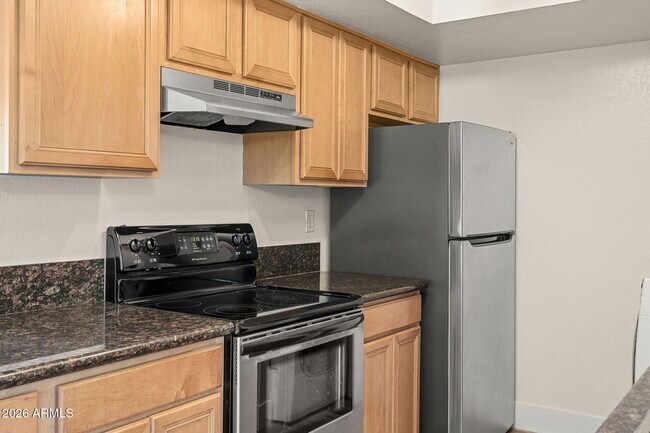 Building Photo - 740 W Elm St