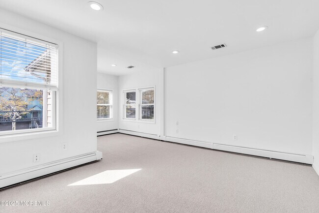 Building Photo - 300 Lareine Ave