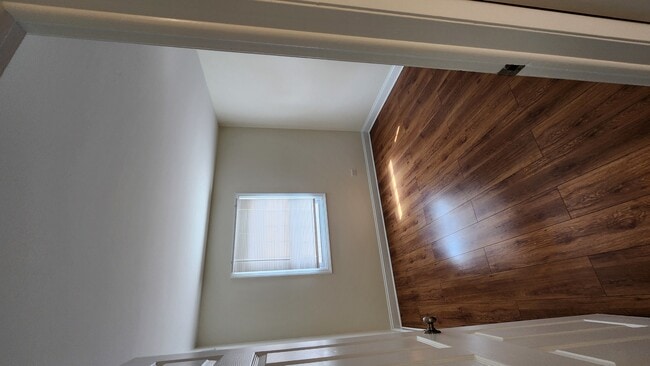 Building Photo - 653 Hale Ct