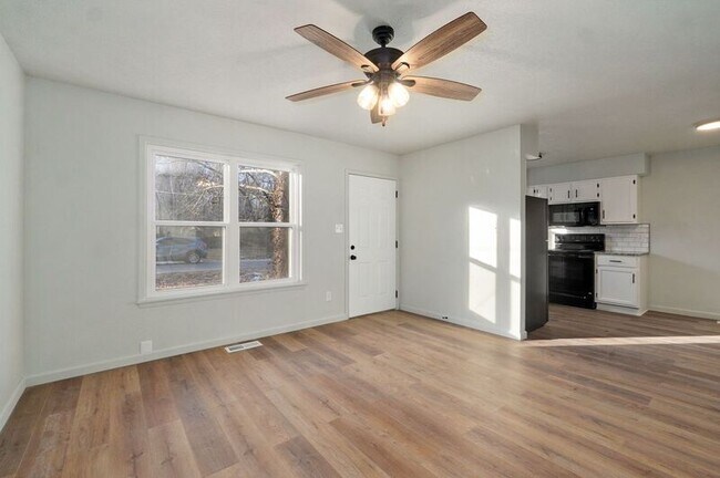 Building Photo - 2941 W Pacific St