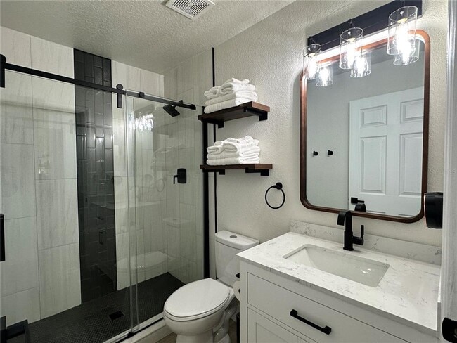 Building Photo - 17410 Woodcrest Way