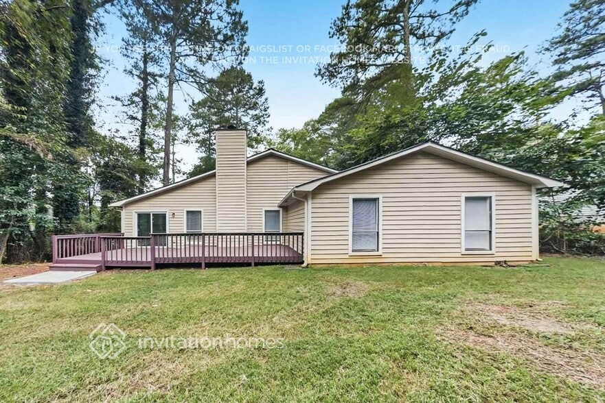 Building Photo - 614 Oxford Hall Dr SW