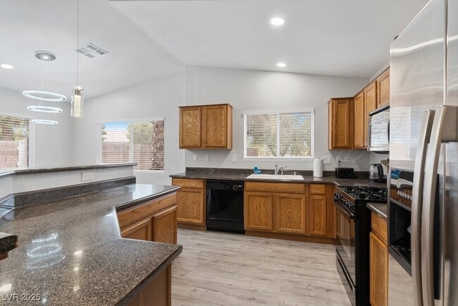 Building Photo - 5339 Estornino Ave