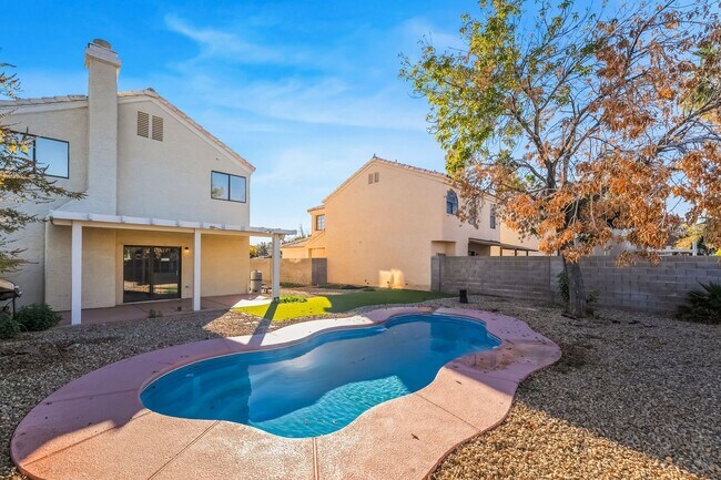 Building Photo - Stunning 4 bedroom home in Henderson with POOL!