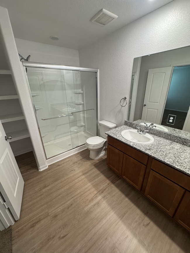 Building Photo - 820 Clear Vly Ln