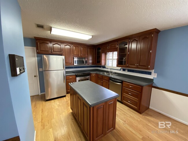 Building Photo - 22022 Nelson St