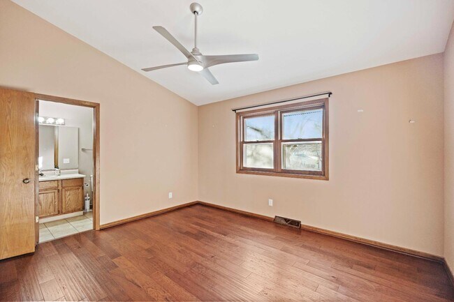 Building Photo - 7885 E Oakbrook Cir