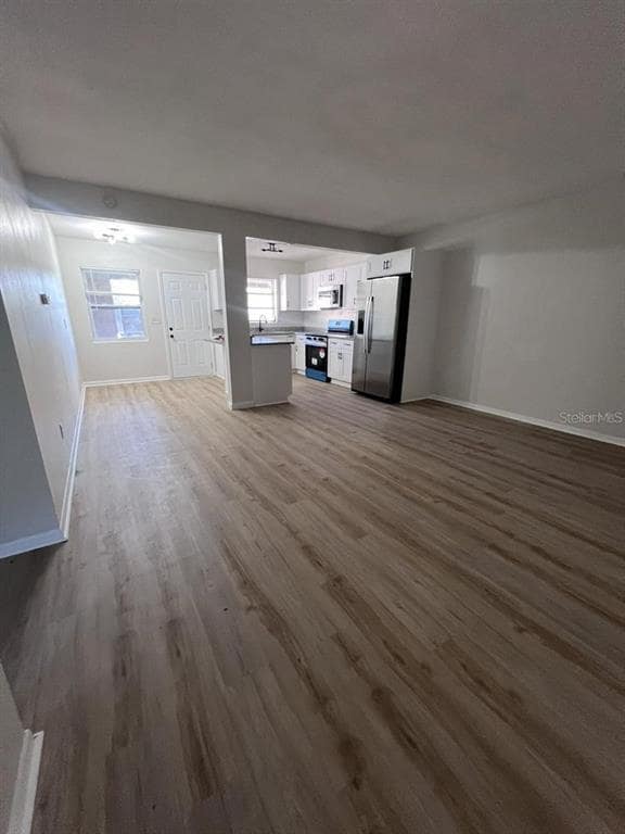 Building Photo - 1355 Lakeview Rd