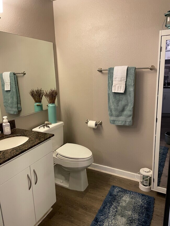 Building Photo - 777 6th Ave