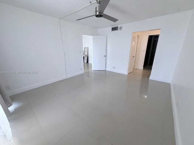 Building Photo - 1825 S Ocean Dr