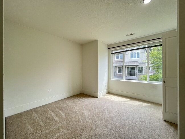 Building Photo - 2 Bedroom 2.5 Bathroom with 2 Tandem Car garage ~ Convenient Cedar Mill Location Near St. Vincent...