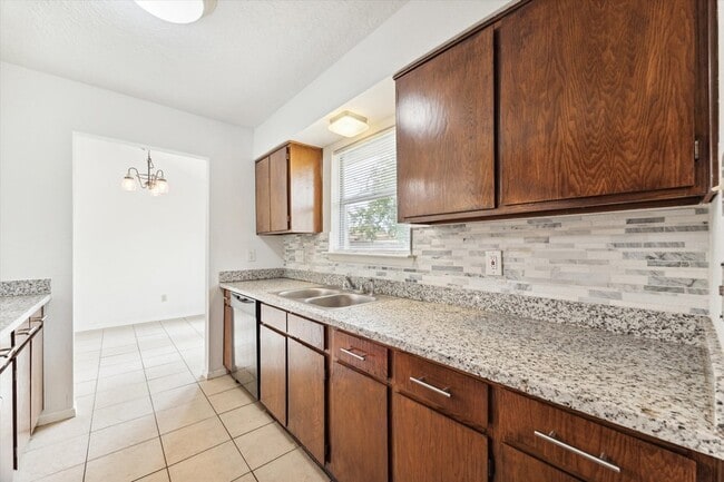 Building Photo - 2723 N Brompton Dr