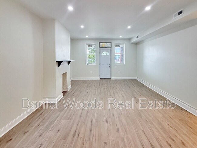 Building Photo - 4813 Chestnut St