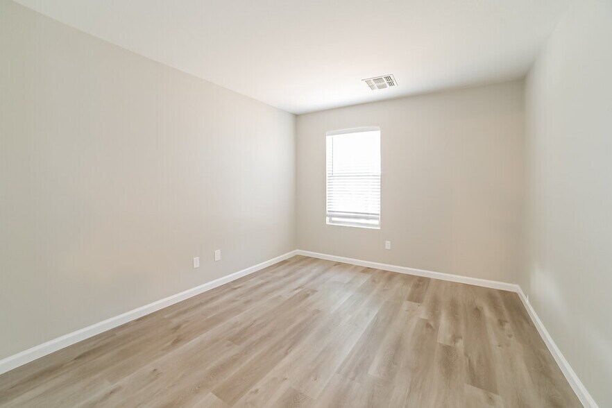 Building Photo - 7929 W Caron Dr