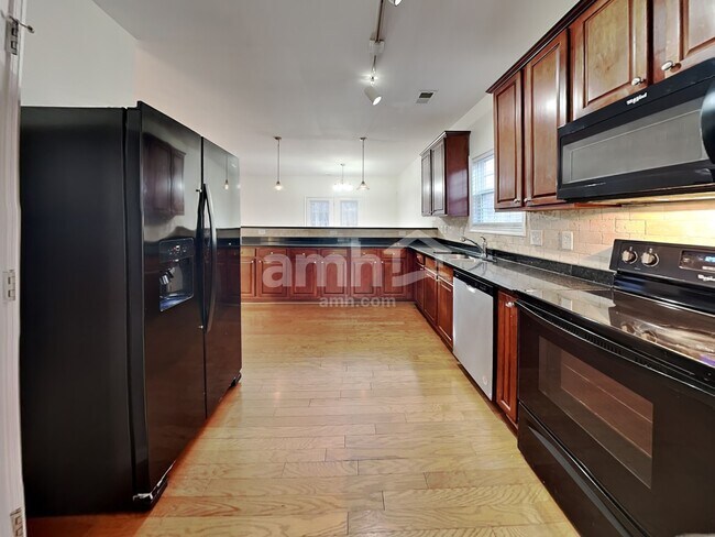 Building Photo - 10 Oakville Ct