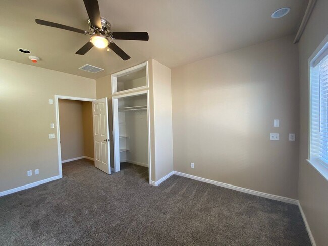 Building Photo - 1045 Canyon St
